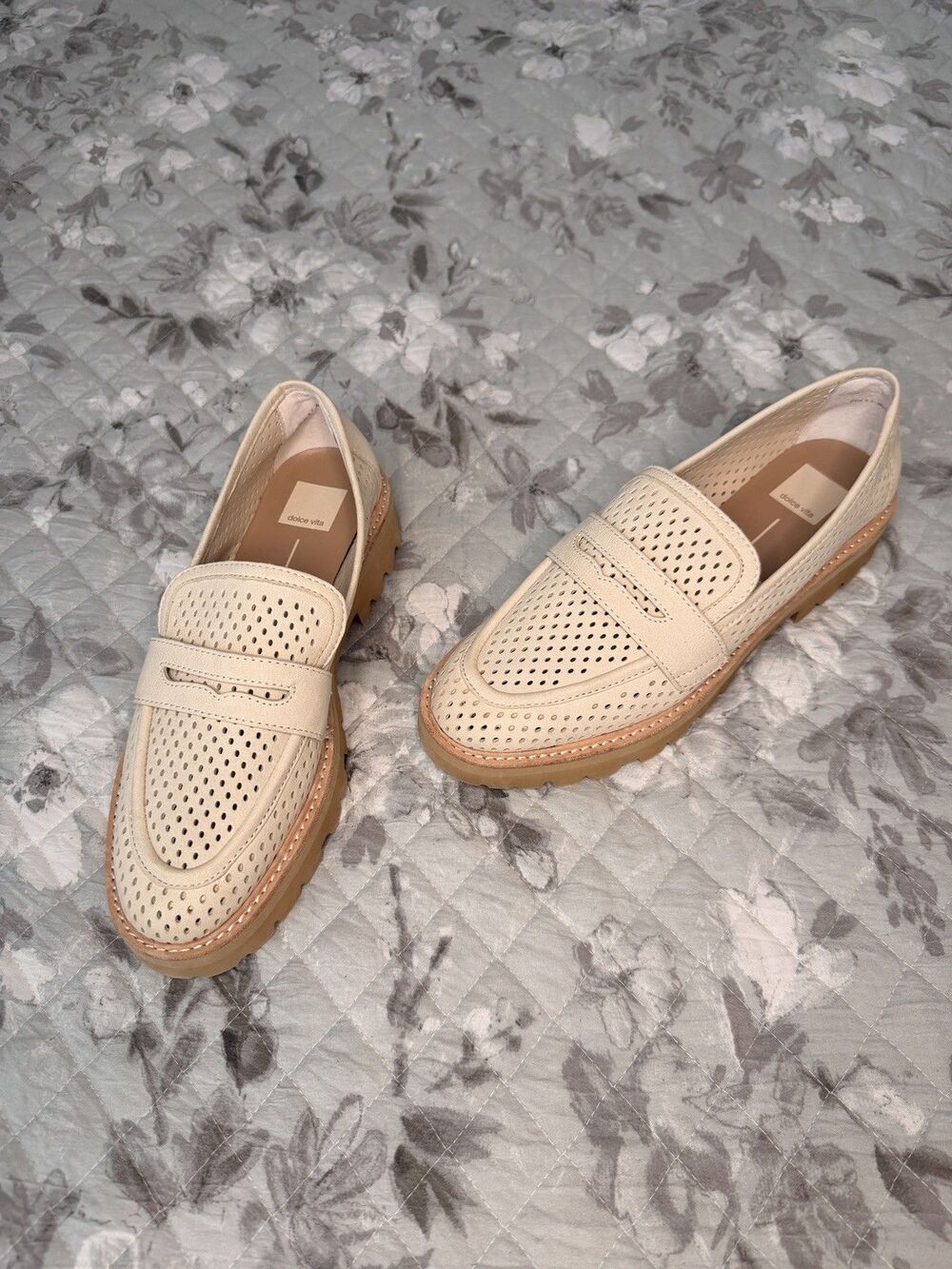 Dolce Vita Ersula Penny Loafers Women Size 9.5M Cream Perforated  Lug Sole Shoes